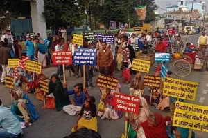 एसडीएम के न पहुंचने पर भड़के दिव्यांग, संभल मार्ग पर लगाया जाम