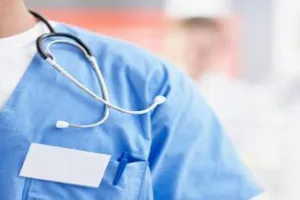 Nursing के Profession में पुरुष भी बना सकते हैं Lucrative Career