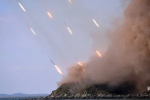 उत्तर कोरिया ने किया सैन्य समझौते का उल्लंघन, जापान की ओर दागे 130 गोले 