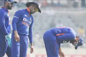 IND vs BAN: रोहित शर्मा के बाएं अंगूठे में लगी चोट... मैदान से बाहर, अस्पताल में भर्ती