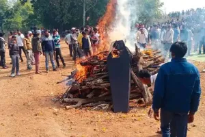सिक्किम हादसा: ललितपुर के शहीद जवान को जब तीन वर्षीय बेटे ने दी मुखाग्नि, तो नम हुईं हजारों आंखें  