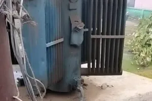 बहराइच: चोरों ने निकाला ट्रांसफार्मर का तेल, अंधेरे में जरवल रोड, जांच में  जुटी पुलिस