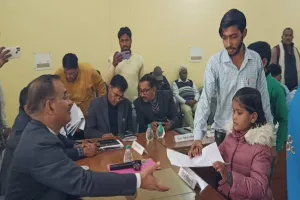 कन्नौज: शौचालय में जाने पर प्रधानाध्यापक ने बच्ची को पीटा, स्कूल से काटा नाम 