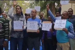 रायबरेली: चौथे दिन भी जारी है बिजली कर्मियों की हड़ताल, सामान्य कामकाज प्रभावित