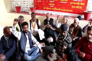 लखनऊ: विभागीय समस्याओं को लेकर जल संस्थान कर्मचारियों ने किया कार्य बहिष्कार, SIT जांच की उठाई मांग