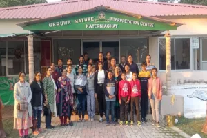 बहराइच: लखनऊ से 50 पर्यटकों का दल पहुंचा कतर्नियाघाट, केक काटकर सेलिब्रेट किया शादी की सालगिरह