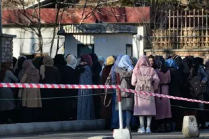 कम नहीं हो रही काबुल में महिलाओं की समस्या, विश्वविद्यालय प्रवेश पर लगी रोक तो रोने लगीं छात्राएं 