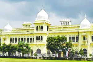 दोहरी फीस वसूल रहा लखनऊ विश्वविद्यालय, छात्रों ने दो बार शुल्क भुगतान की शिकायत, परेशान हो रहे छात्र