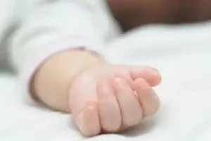 नैनीताल: डॉक्टर की लापरवाही ने ले ली नवजात की जान, अस्पताल में परिजनों ने काटा हंगामा