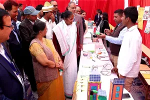 बाल वैज्ञानिकों के नवाचारी प्रतिभा देख मंत्री गुलाब देवी हुई हैरान, लखनऊ में शुरू हुई 50वीं राज्य स्तरीय बाल विज्ञान, गणित और पर्यावरण प्रदर्शनी