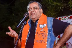 परेश रावल ने 'बंगालियों के लिए मछली पकाओगे' बयान पर मांगी माफी 