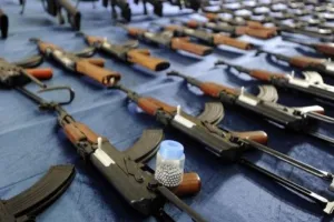 पंजाब में सीमा पर बीएसएफ ने दो एके-47 राइफल समेत अन्य हथियार किये बरामद 