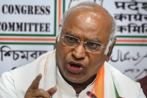 कांग्रेस का 138वां स्थापना दिवस : मल्लिकार्जुन खड़गे बोले- भारत की मूल भावना पर प्रहार हो रहा 