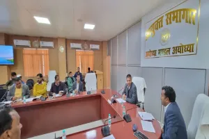 अयोध्या: मंडलायुक्त ने निर्माणाधीन छह पार्किंग स्थलों को मार्च तक पूरा करने के दिए निर्देश