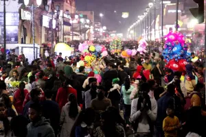  लखनऊ:  हर्सोउल्लास के साथ मनाया गया क्रिसमस डे, लेकिन जमकर उड़ी कोविड प्रोटोकाल की धज्जियां