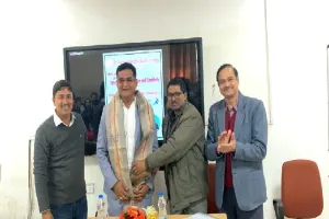 अयोध्या : कम हो रहा दिमाग का प्रयोग, स्मरण क्षमता पर असर : प्रो. तिवारी