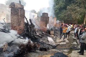 अयोध्या: शार्ट सर्किट से लगी आग, लाखों का नुकसान