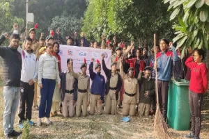 लखनऊ : नदियों की सफाई अभियान में एनसीसी कैडेट