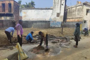 अयोध्या : कचरे वाले 95 स्थल बनेंगे सैरगाह, कनस्टर की बेंच तो बोतल के गमले लगेंगे