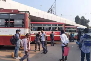 लखनऊ : घने कोहरे में सुरक्षित स्थान पर रुकेंगी परिवहन की बसें , कोहरा छटने के बाद होगा पुनः संचालन 