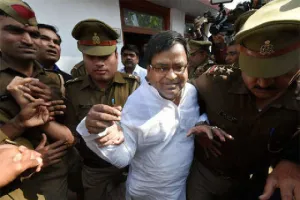 लखनऊ: गायत्री प्रजापति के परिजनों की ईडी ने संपत्ति की जब्त