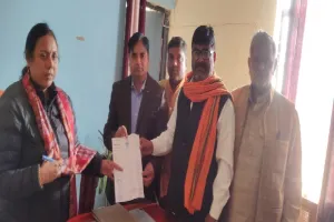 सुल्तानपुर : तहसीलदार को हटाए नहीं तो करेंगे आंदोलन