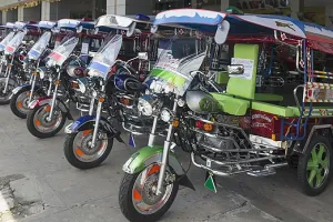 खटीमा: टुक-टुक व टेंपो की अगली सीट पर सवारी बैठाई तो होगी कार्रवाई