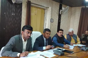 जौनपुर : डीएम बोले-मनरेगा में अधिक भुगतान वाले गांव की टीम बनाकर सत्यापन कराएं