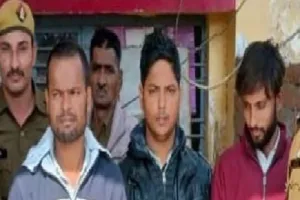 आगरा : एटीएम कार्ड बदलकर खाली कर देते थे खाता