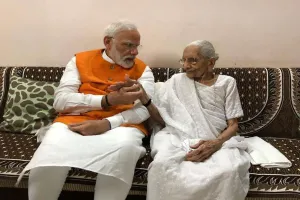 देहरादून: पीएम मोदी की माता हीरा बा के निधन पर सीएम धामी ने जताया शोक