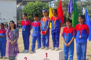 अयोध्या : स्कूली बच्चों ने लगाई दौड़, दिखाए करतब