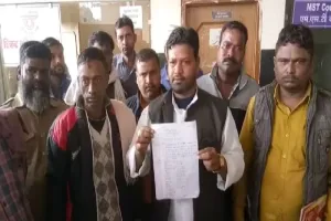 बहराइच : क्षेत्रीय प्रबंधक की कार्यशैली से नाराज कर्मियों का सामूहिक अवकाश