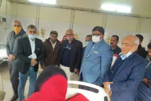 सुल्तानपुर : अयोध्या जा रही टूरिस्ट बस पलटी, 28 श्रद्धालु घायल, डिवाइडर से टकराने पर हादसा 