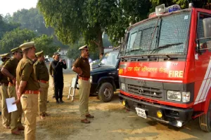 अयोध्या : एसएसपी ने बड़ी परेड का किया निरीक्षण, ली सलामी