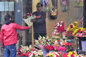 मुरादाबाद : नये साल के जश्न को तैयार बाजार पर कोराेना की मार का डर