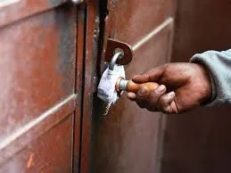 हल्द्वानी: खानचंद मार्केट के पहले तल पर बना रहा अवैध होटल सील