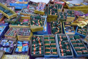 बरेली: 19 थोक पटाखा कारोबारियों के निरस्त लाइसेंस पर सुनवाई आज