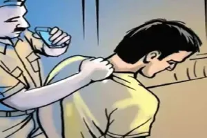 मुरादाबाद : कचहरी में चोरी करते दो युवकों को चौकीदार ने दबोचा