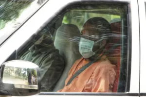 वाराणसी पहुंचे CM योगी, Tent City में सुविधा और सुरक्षा का लिया जायजा 