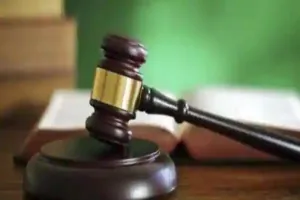 प्रयागराज: अर्थराइटिस से पीड़ित 70 साल के बुजुर्ग पर दर्ज FIR को लेकर कोर्ट सख्त, जारी किया नोटिस   