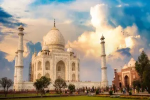 भूलकर भी न Plan करें इस डेट में आगरा की Trip, नहीं देख पाएंगे ये फेमस Monuments   