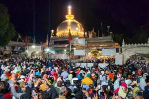 पाकिस्तान से आये जायरीनों के जत्थे ने अजमेर दरगाह में पेश की चादर 