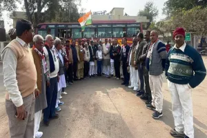 बांदा: भारत जोड़ो यात्रा में शामिल होने को कांग्रेसियों का जत्था रवाना