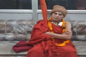 स्वामी प्रसाद पर बोले स्वामी जीयर करपात्री- सपा नेता का कराया जाए DNA टेस्ट 