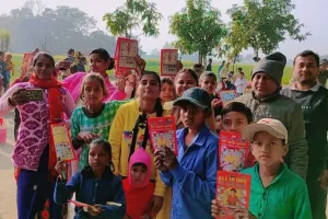 रायबरेली: बाल भंडारे में बच्चों को बांटी गई शिक्षण सामग्री