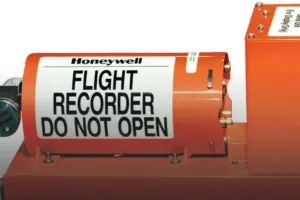Black Box : सब मर जाते हैं...हवाई जहाज जलकर राख हो जाता, लेकिन ब्लैक बॉक्स सही सलामत बच जाता, जानिए इसके बारे में