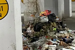 लखनऊ : पारिजात की पार्किंग बनी कूड़ा घर, आवंटियों को उठानी पड़ रही परेशानी