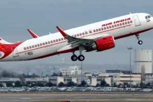 सांसदों को लेकर जा रहे Air India विमान में आई तकनीकी दिक्कत, कराई गई इमरजेंसी लैंडिंग