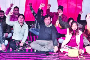 रुद्रपुर: ग्राम पंचायत विकास अधिकारियों ने किया प्रदर्शन, कार्यात्मक विलय के खिलाफ हुए लामबंद 