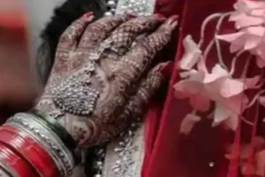 हरदोई: पति के साथ बाजार गई नवविवाहिता प्रेमी संग फरार